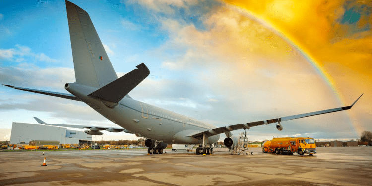 Airbus A330MRTT completa el primer vuelo de prueba 100% sostenible con ambos motores