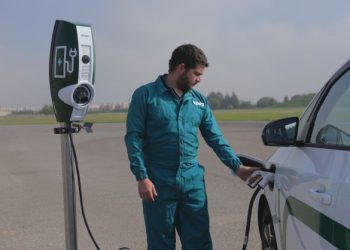 VEMO firma alianza para instalación de cargadores para su flota ejecutiva y de terceros