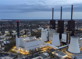 Producción de electricidad con combustibles en Europa crece 14.6%; energía renovable afectada por sequía
