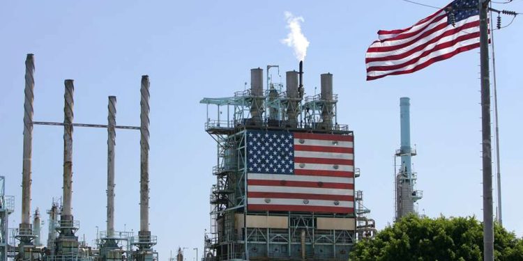 Producción de petróleo crudo de EE. UU. de 12.4 mbd en 2023; precio de WTI promediará 77 dólares el barril