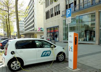 Mayor consciencia ambiental impulsaría 40% venta de autos eléctricos para 2030