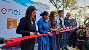 Luigi De Chiara, embajador de Italia en México; Luigi De Chiara, José Luis Navarro, country Manager de Enel México; autora del mural, Adry del Rocío; Sandra Cuevas, alcaldesa de Cuauhtémoc; y directora de sustentabilidad de Enel.