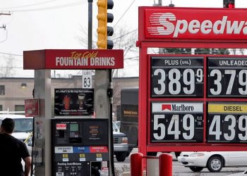 ¿Cuánto pagan de impuestos en la gasolina y diesel en EEUU?