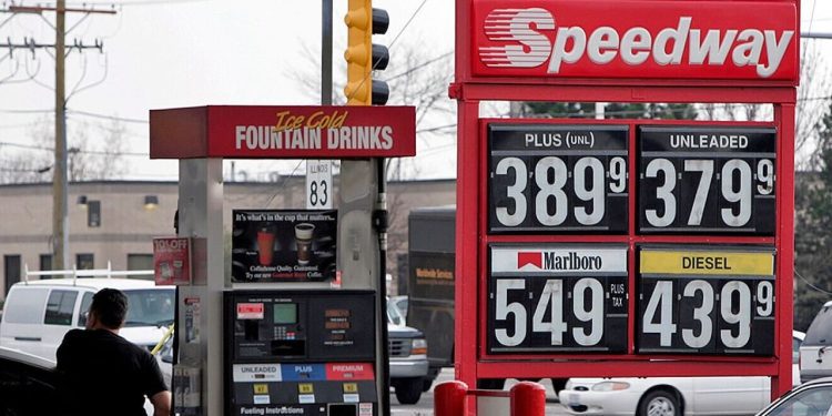 ¿Cuánto pagan de impuestos en la gasolina y diesel en EEUU?