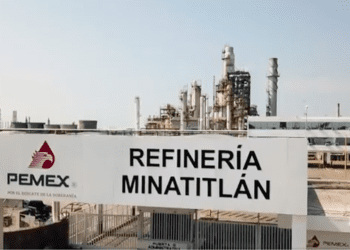 PEMEX controla incendio en planta de Refinería Minatitlán; reporta cinco heridos hasta el momento