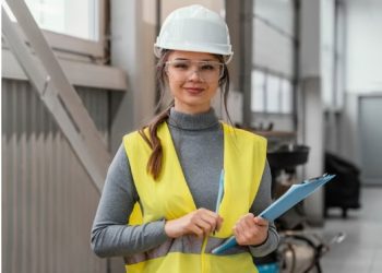 Mujeres ganan terreno en sector energético, carreras STEM duplican presencia de niñas y jóvenes