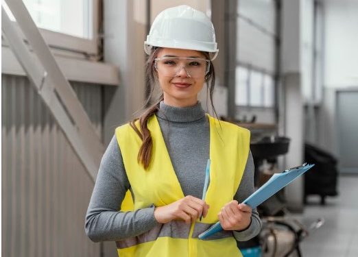 Mujeres ganan terreno en sector energético, carreras STEM duplican presencia de niñas y jóvenes