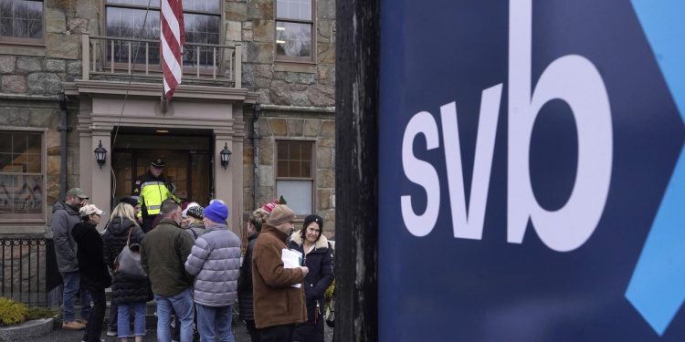 Quiebras bancarias en EUA y su riesgo sistémico: Tensión en mercados financieros