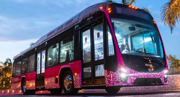 Grupo Xcaret incorpora el primer autobús eléctrico armado en México