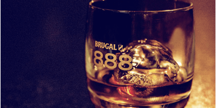 Mitos del Ron: no se puede tomar solo, siempre debe ser mezclado