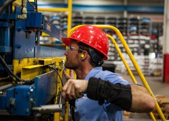 CAUSA DE CONTRADICCIÓN LA INVERSIÓN EXTRANJERA DIRECTA EN EL NEARSHORING