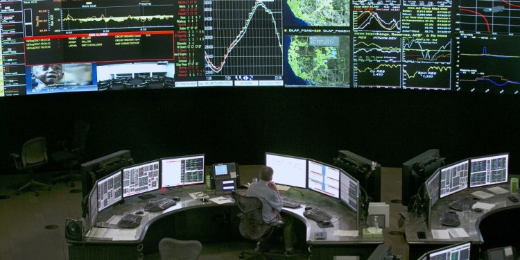 Sistema eléctrico de California en riesgo por mayor capacidad de generación solar que profundiza las curvas de pato