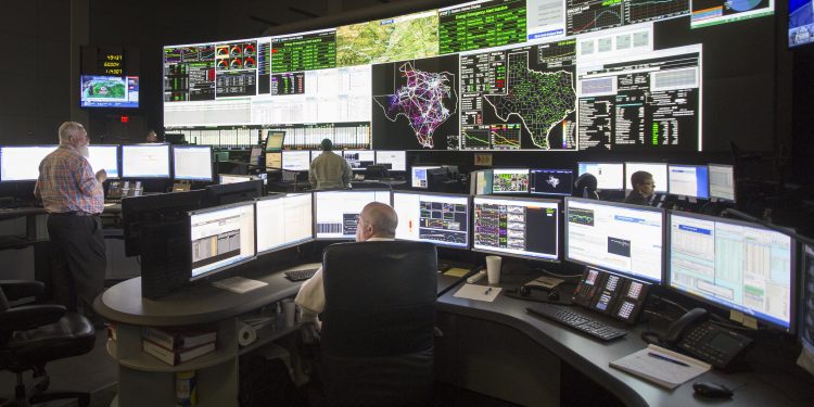 Red eléctrica de Texas: energía no fósil aporta 50% de la demanda récord de electricidad en ola de calor