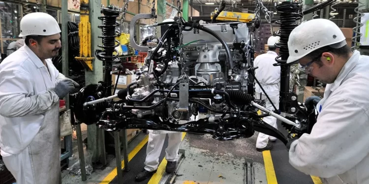 Sector automotriz de EEUU al alza; vehículos eléctricos se enfrenta a falta de infraestructura