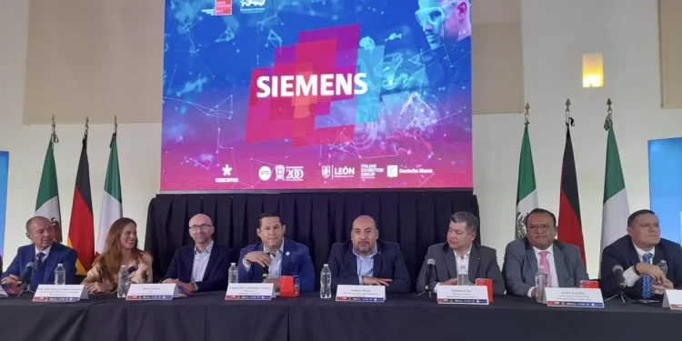 México no tiene problemas de energía, pero sí de transmisión: Diego Sinhue Rodríguez