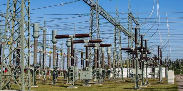 Producción de electricidad con combustibles baja 7.4% en la OCDE; participa con 50.2% en el mix eléctrico