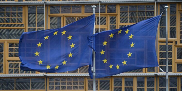 Unión Europea necesita acelerar reducción de emisiones para garantizar crecimiento sostenible