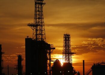 Desarrollar yacimientos no convencionales para acelerar transición energética y lograr la soberanía energética: Comener