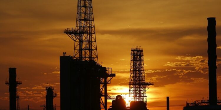 Desarrollar yacimientos no convencionales para acelerar transición energética y lograr la soberanía energética: Comener