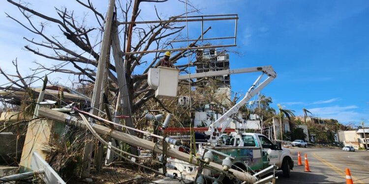 Huracán Otis tiró más de 10 mil postes de la CFE; llegan 2,000 toneladas de materiales