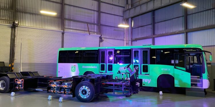 ENEL instalará y operará infraestructura de recarga de autobuses eléctricos en Monterrey