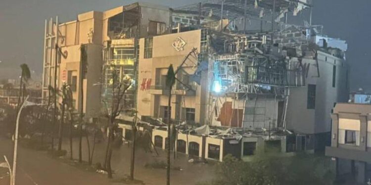 Sin energía eléctrica 504,4340 usuarios por huracán Otis en Guerrero