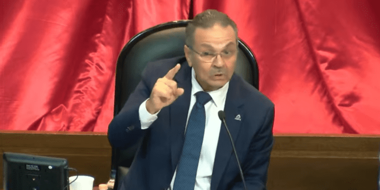 Pemex reduce su deuda en 5 años, pasa de 8.6% a 6.1% del PIB