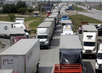 Crisis en las aduanas de la frontera de Texas impacta con 1,900 mdd el comercio EEUU-México