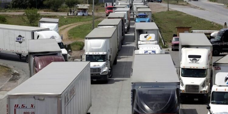 Crisis en las aduanas de la frontera de Texas impacta con 1,900 mdd el comercio EEUU-México