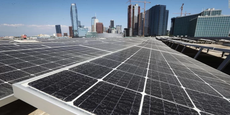 Energía solar fotovoltaica enfrenta reto de costos crecientes y baja de precios de energía en EEUU, mercados emergentes al rescate