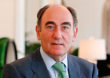 Iberdrola busca vender 49% de su cartera de renovables en Portugal