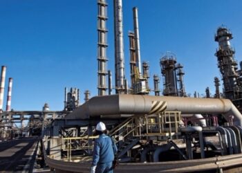 Decreto para el combate ilícito de combustibles paraliza 12 sectores de la industria nacional: CCE