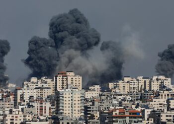 Conflicto en Oriente Medio provoca alza en precios de combustibles y aumento en inflación