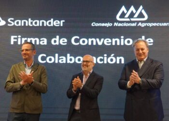 Santander y CNA firman convenio para impulsar el financiamiento a las empresas agropecuarias y agroindustriales