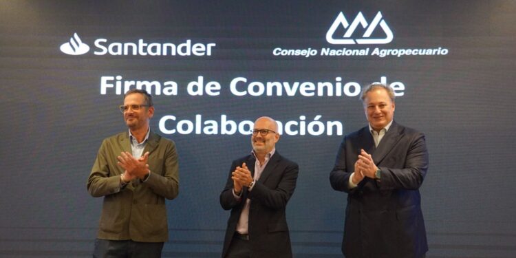 Santander y CNA firman convenio para impulsar el financiamiento a las empresas agropecuarias y agroindustriales