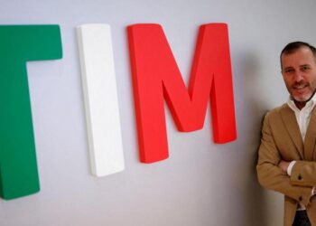 Telecom Italia vende red fija al fondo estadounidense KKR en 22,000 millones de euros