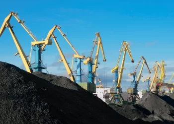 Consumo de carbón alcanza máximo en el 2023, pero inicia su caída en los próximo años: AIE