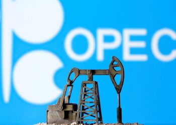 OPEP+ anuncia recortes de producción adicionales por 2.2 millones de barriles por día