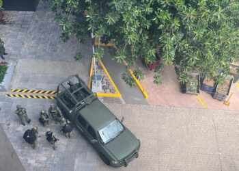 Desalojan Torre de Pemex por granada; Sedena controla emergencia