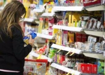 Confianza del consumidor baja 0.4 puntos en diciembre de 2023