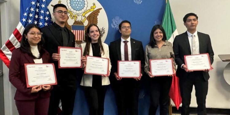 ExxonMobil otorga “Becas para la Investigación” STEM a estudiantes de la UNAM