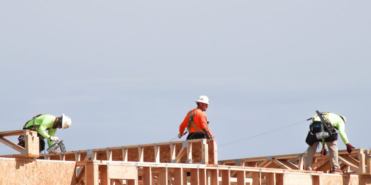 Consejo del Código Internacional cede a intereses especiales y elimina las medidas de descarbonización del Código Modelo de Construcción de EE.UU.