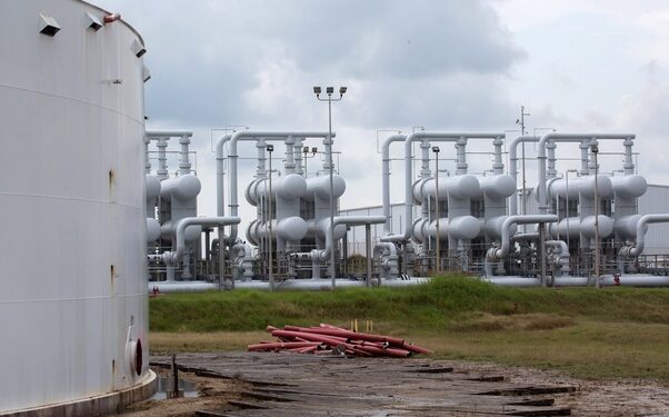 Departamento de Energía de EE.UU. anuncia compra de 3 millones barriles de petróleo para la reposición de reservas estratégicas
