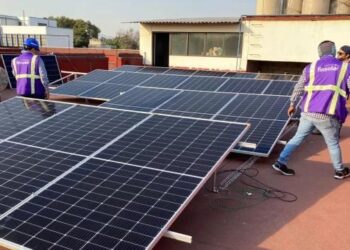 Nuevo modelo de financiamiento de energía solar para empresas, ante el límite de la regulación en techos propios