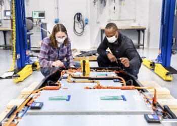 La fabricación de baterías en EE. UU. avanza con incentivos y regulación
