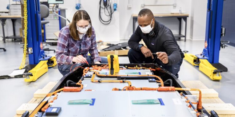 La fabricación de baterías en EE. UU. avanza con incentivos y regulación