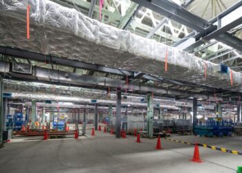 Nissan muestra en Japón un piloto de línea de baterías de estado sólido