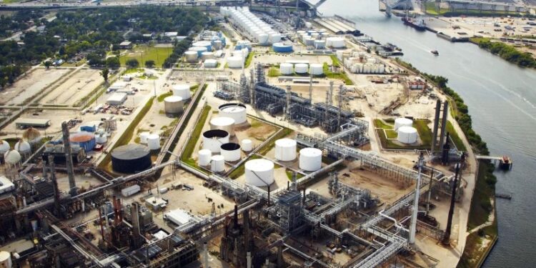 Al Crudo de Canadá se le abre el mercado chino con el ducto Trans Mountain Corp