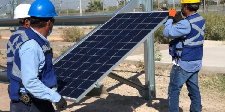 Legislación y profesionalización, principales barreras en la industria solar