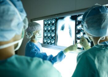 Cómo beneficia la gestión eficiente de energía en la industria médica